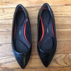Rockport Trutech alligator embossed black flats